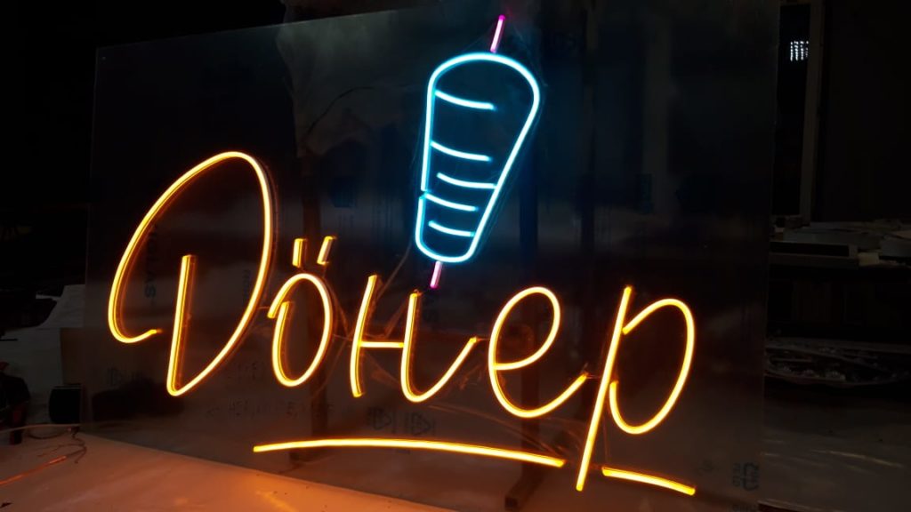 Неоновая вывеска донер